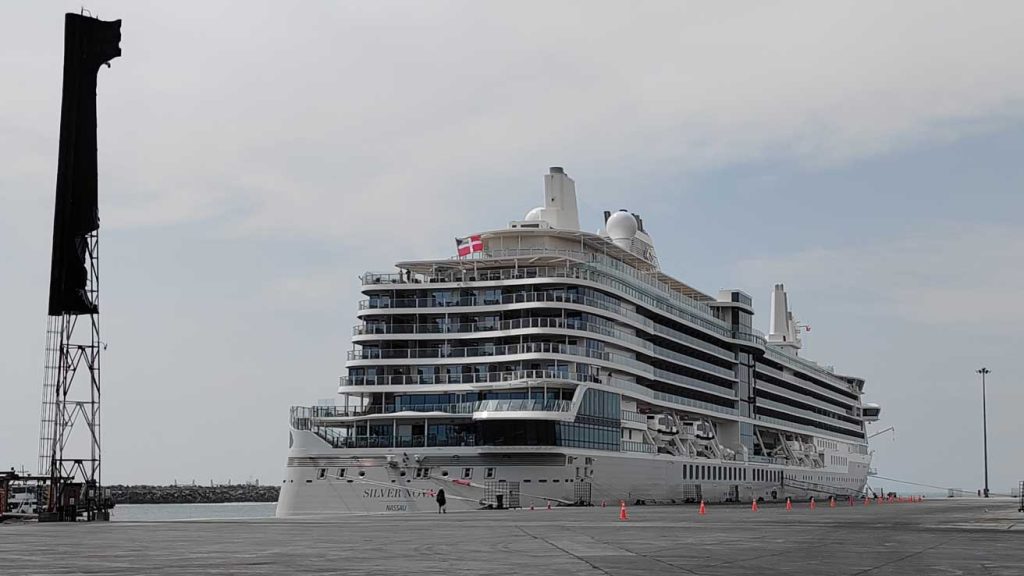 Silver Nova Cruiseship at Salaverry Port Perú