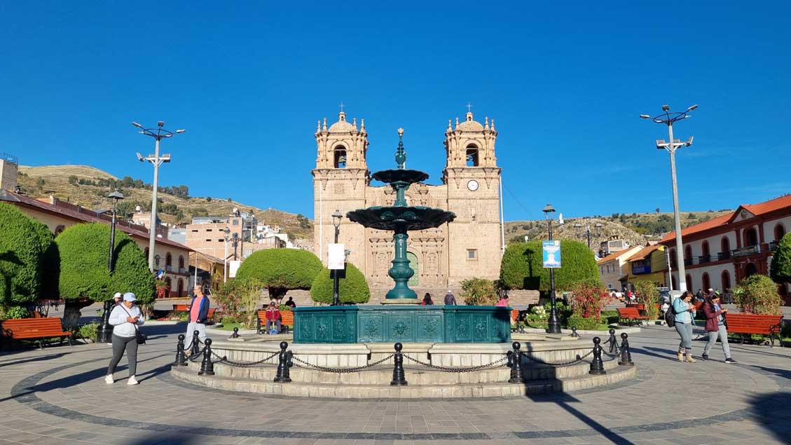 City tour plaza central Puno Peru
