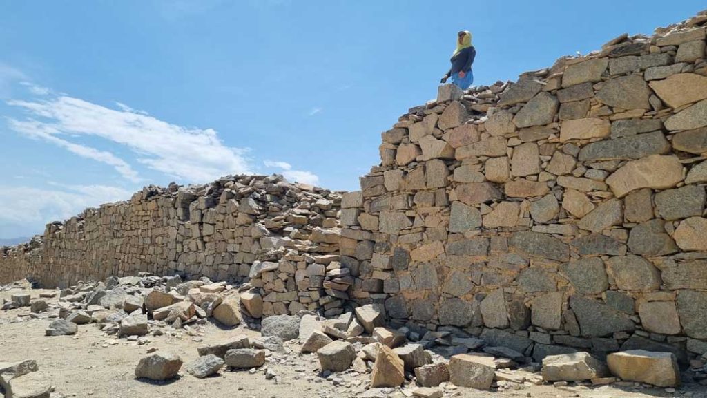 Tour-Chanquillo-la-fortaleza-Casma-Perú